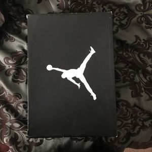 Jordan's girls sz 6.5 retro 12s great condition