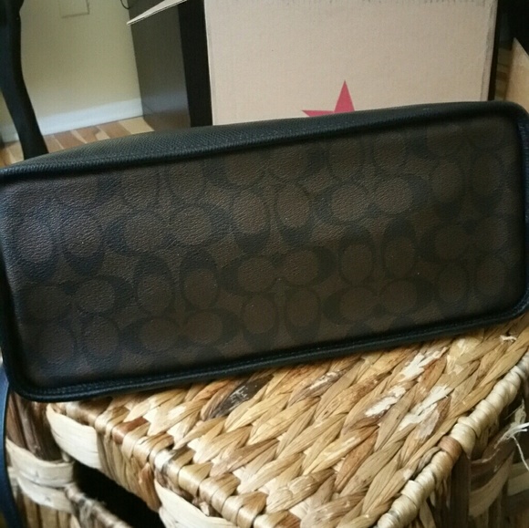 Authentic Coach Dome Satchel - Picture 4 of 8