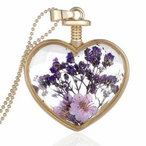 💜🌸 NWT FLOWER NECKLACE 💜🌸
