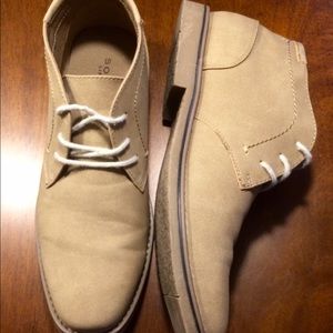 Lightly used men's size 10 half boots