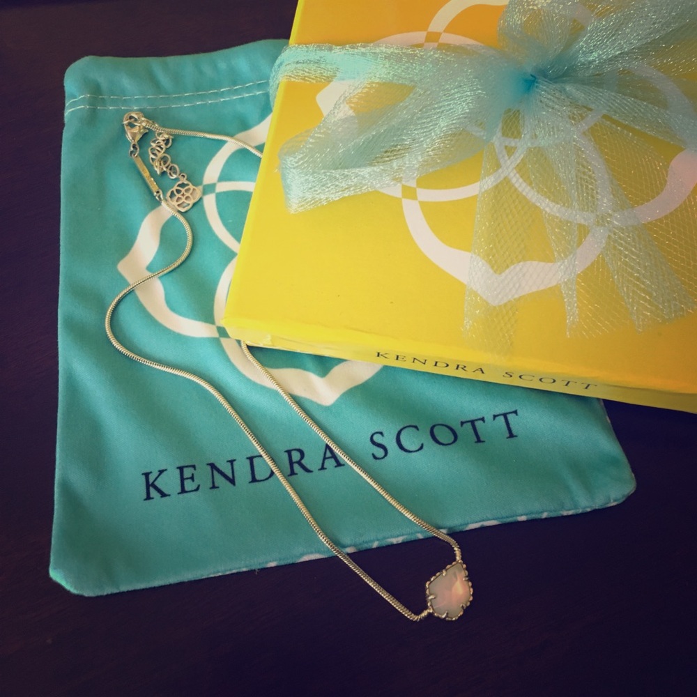 KENDRA SCOTT IVORY NECKLACE