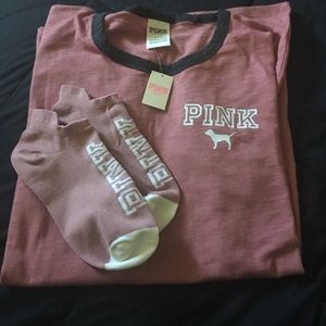 VS PINK TEE & Ankle Socks