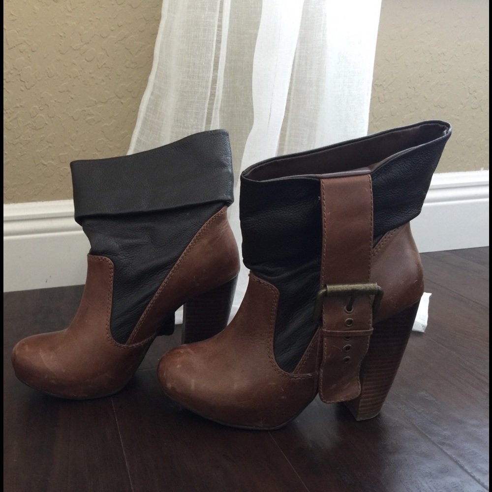 Beautiful two toned ankle length boots
