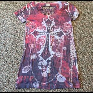 Short sleeve daytrip top with cute cut out back!!