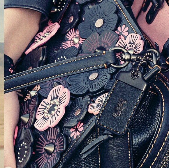 Meet your Posher, Christie - Picture 1 of 1