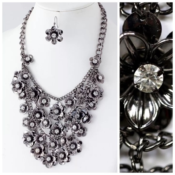 Layered Flower Crystal Statement Necklace D27 - Picture 2 of 4