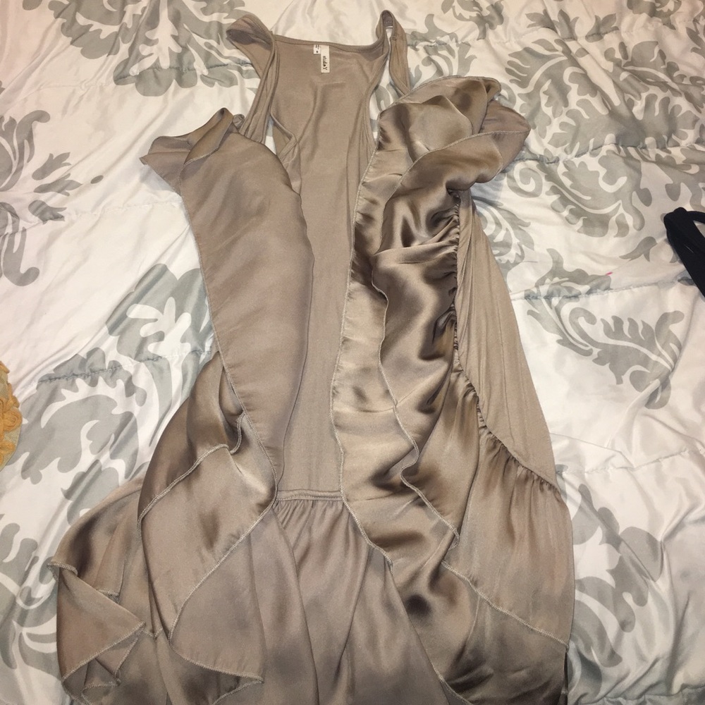 Rudffled vest.
