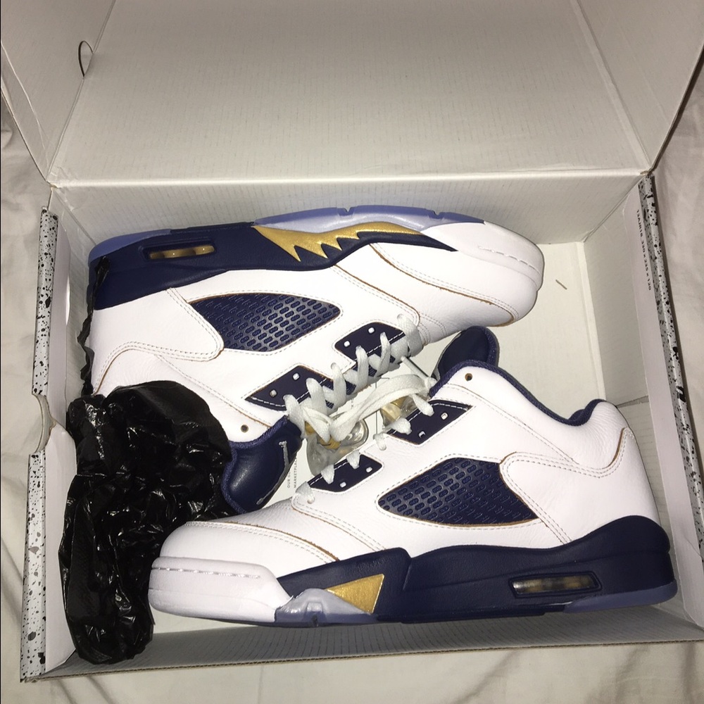 Jordan 5 dunk from above