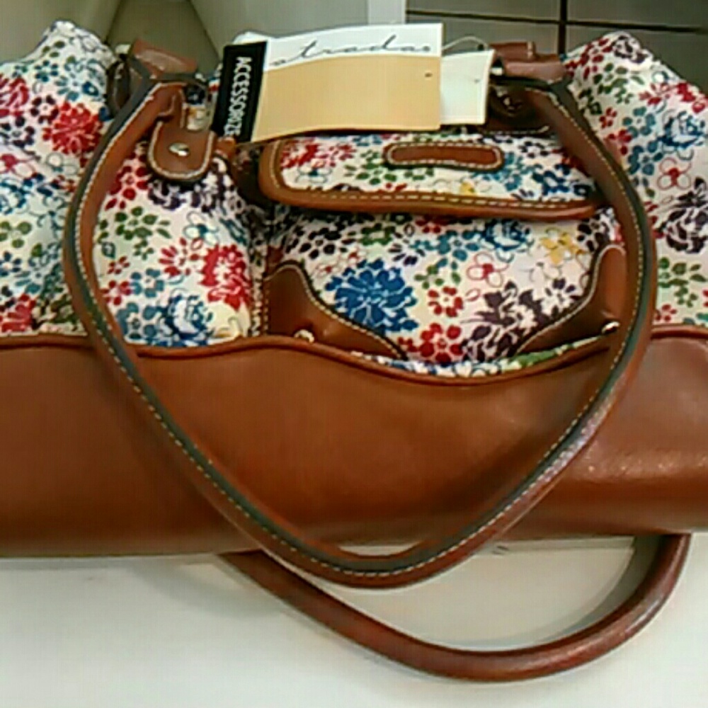 NWT floral handbag by Strada - Picture 8 of 8