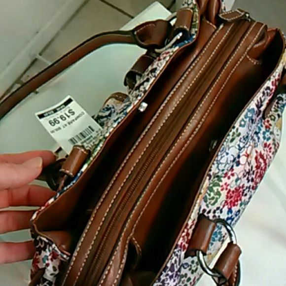 NWT floral handbag by Strada - Picture 4 of 8