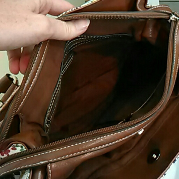 NWT floral handbag by Strada - Picture 6 of 8