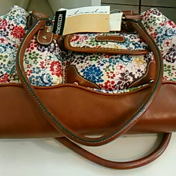 NWT floral handbag by Strada - Picture 8 of 8