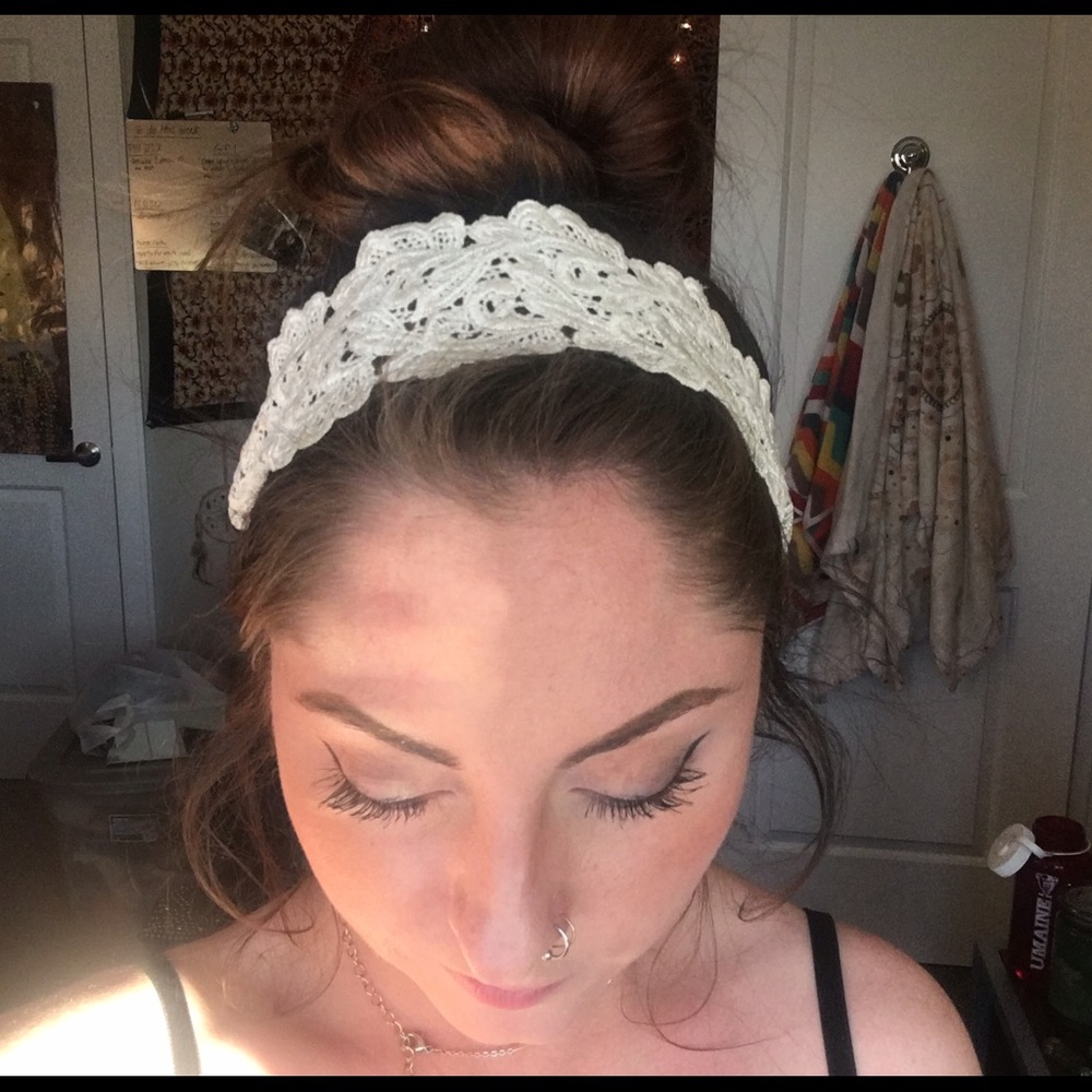 (SOLD) White lace cloth headband