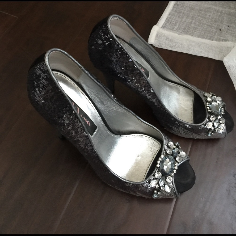 Beautiful silver scaled skin dressy heels