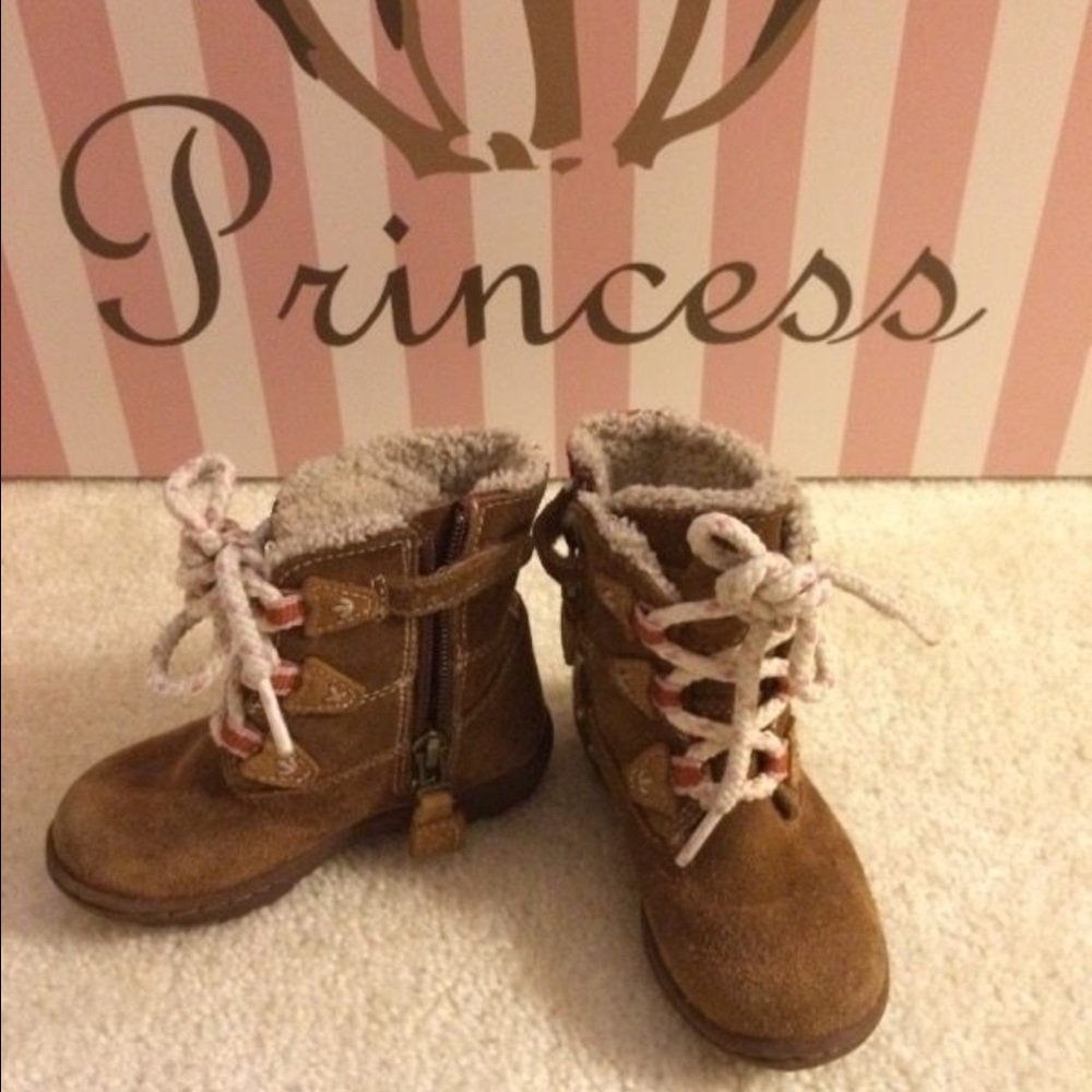 Toddler boots size 6
