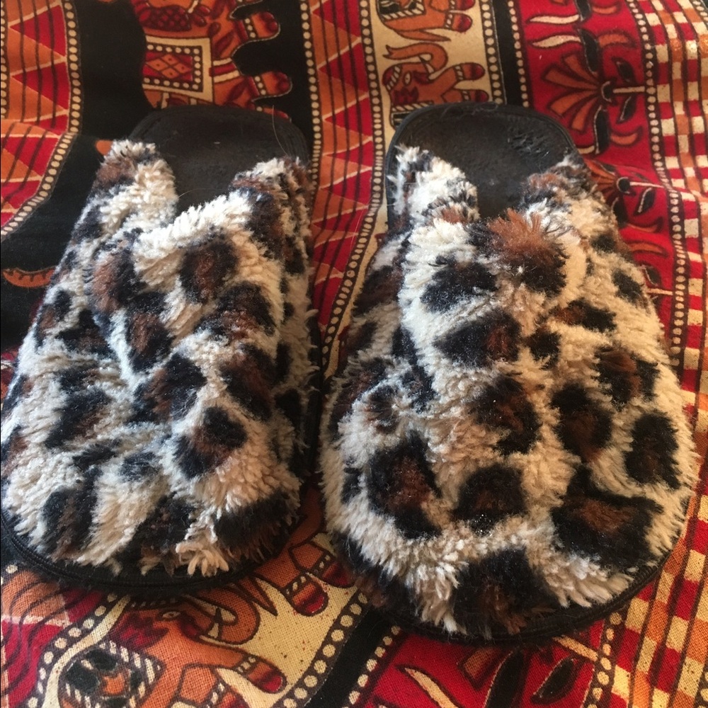 (SOLD) Leopard print slippers