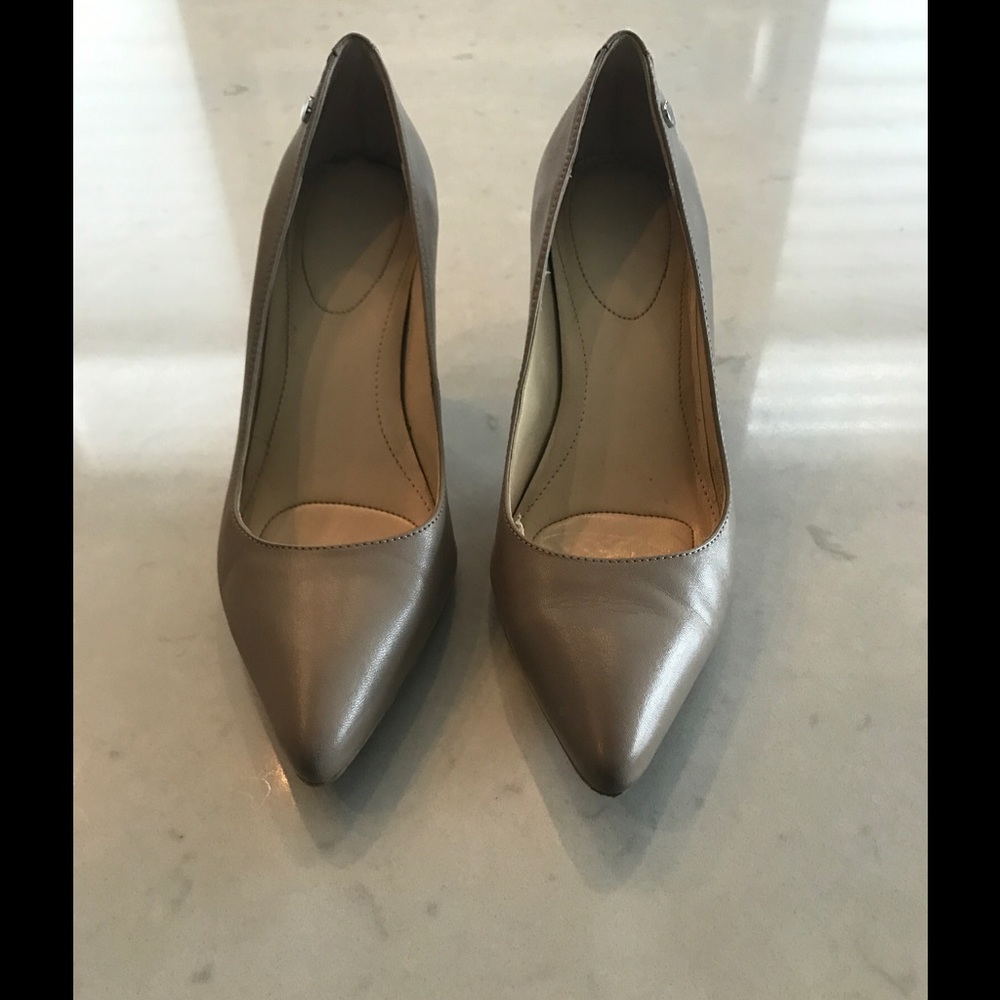 Calvin Klein size 5 taupe leather pumps