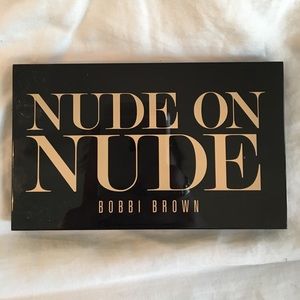 Bobbi Brown Nude on Nude eyeshadow pallet