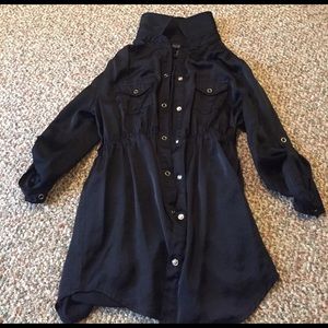 Half sleeve black Daytrip button down blouse!