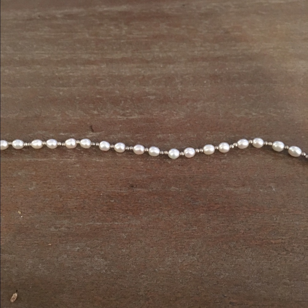 Costume jewelry pearl necklace