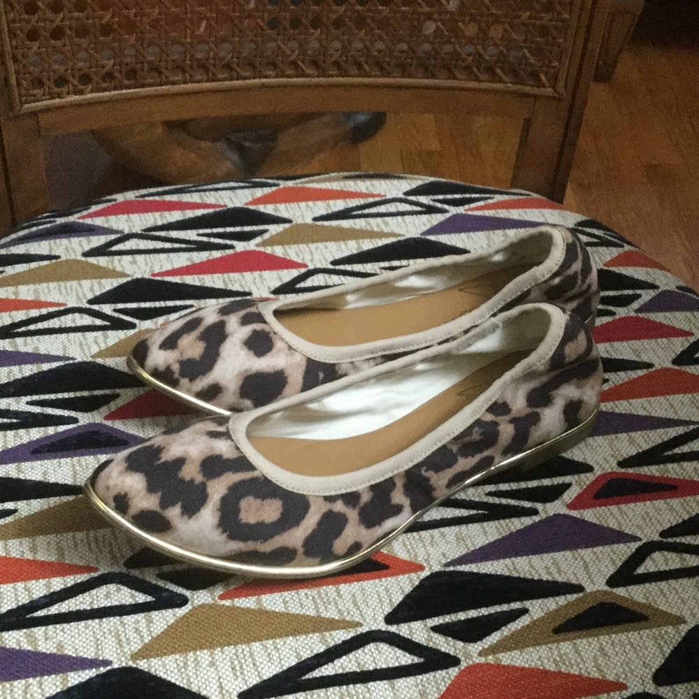 NEW Report Signature leopard flats