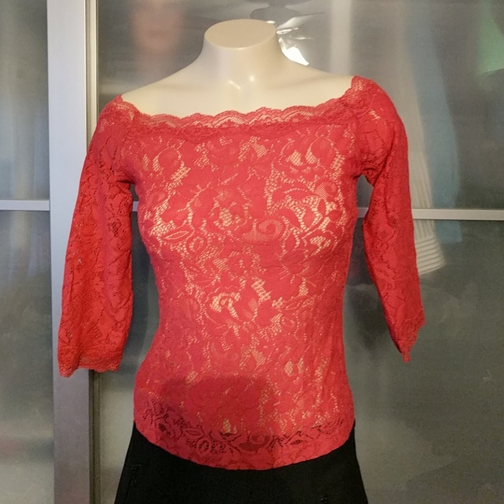 Moda international lace top