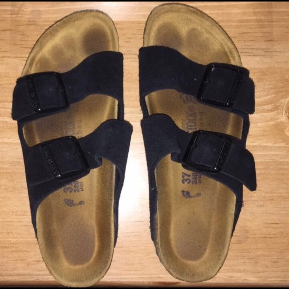 Selling my Arizona suede soft bed Birks!!