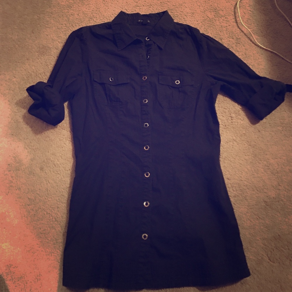 Super cute button up