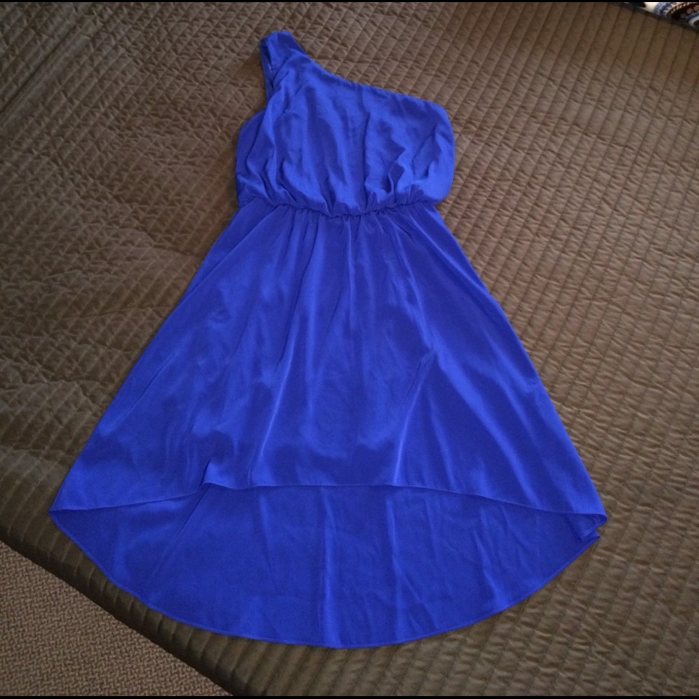 B. Darlin high low royal blue dress (S-M)