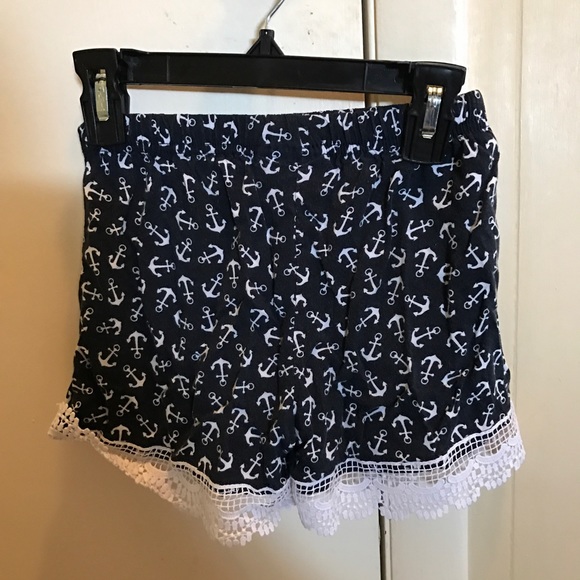 Girls size 8 shirt and shorts $10 - Picture 2 of 2
