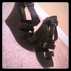 Express black wedges