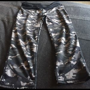 Fabletics Camo Capri