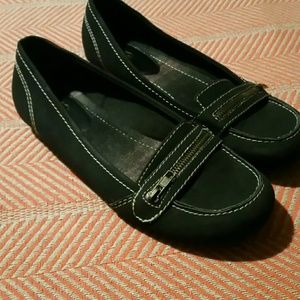 Cute black flats size 11