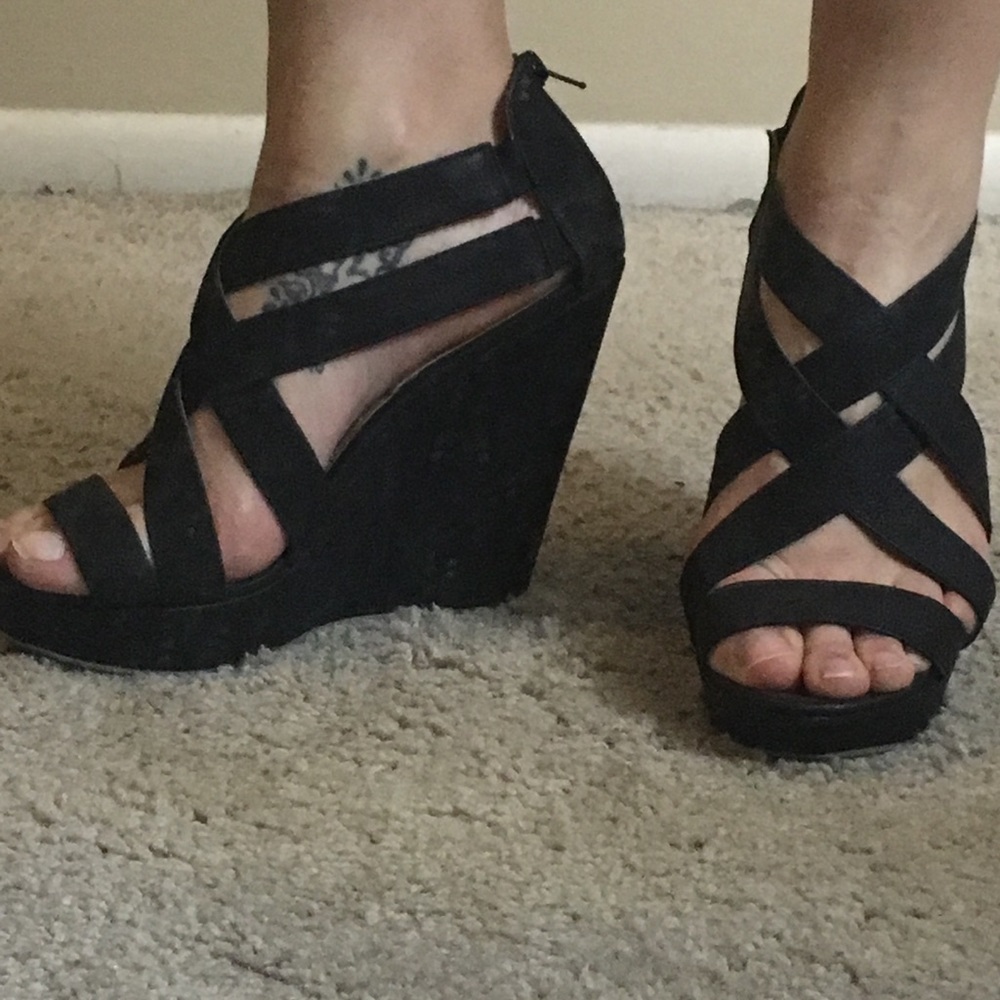 Black wedge