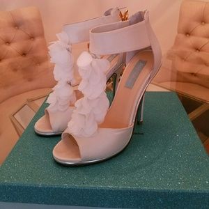 Blue by Betsy Johnson "Bloom" Sandal Ivory