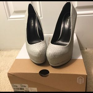 Grey Pumps