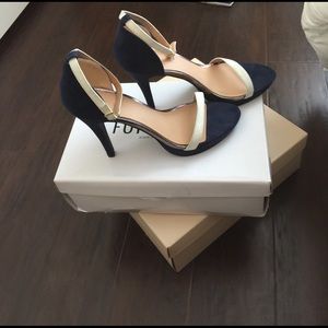 Standing forever 21 navy blue and white sandals