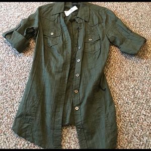 Army green 1/4-1/2 sleeve button down shirt! NWT!