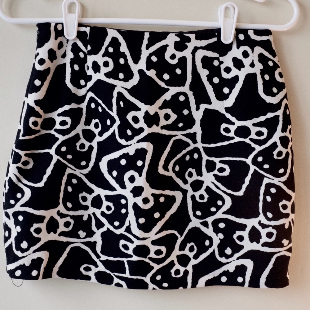 Bow printed mini skirt