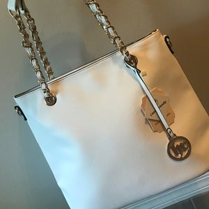 White Handbag Republic