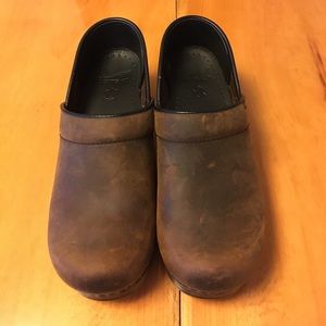 BRAND NEW Dansko women's clogs size 37