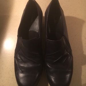 Clarks Navy Dress shoes. Size 10 narrow.