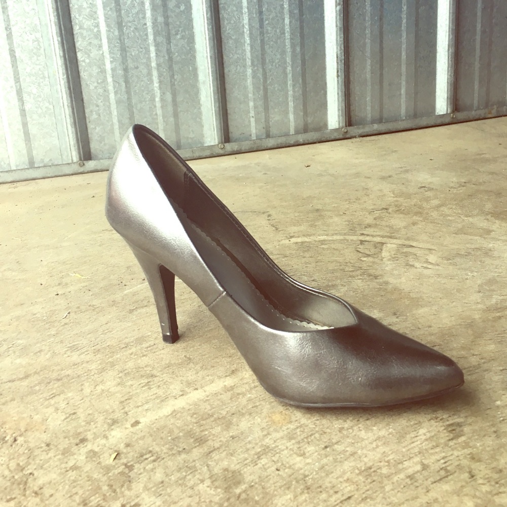 Fioni Platinum pumps size 7 new