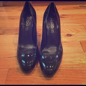 Black patent leather pumps