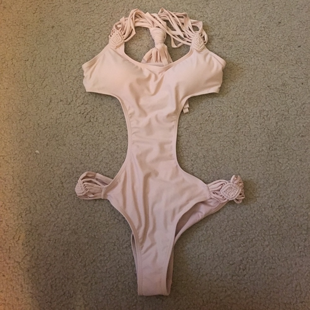 Coral Monokini 😍.