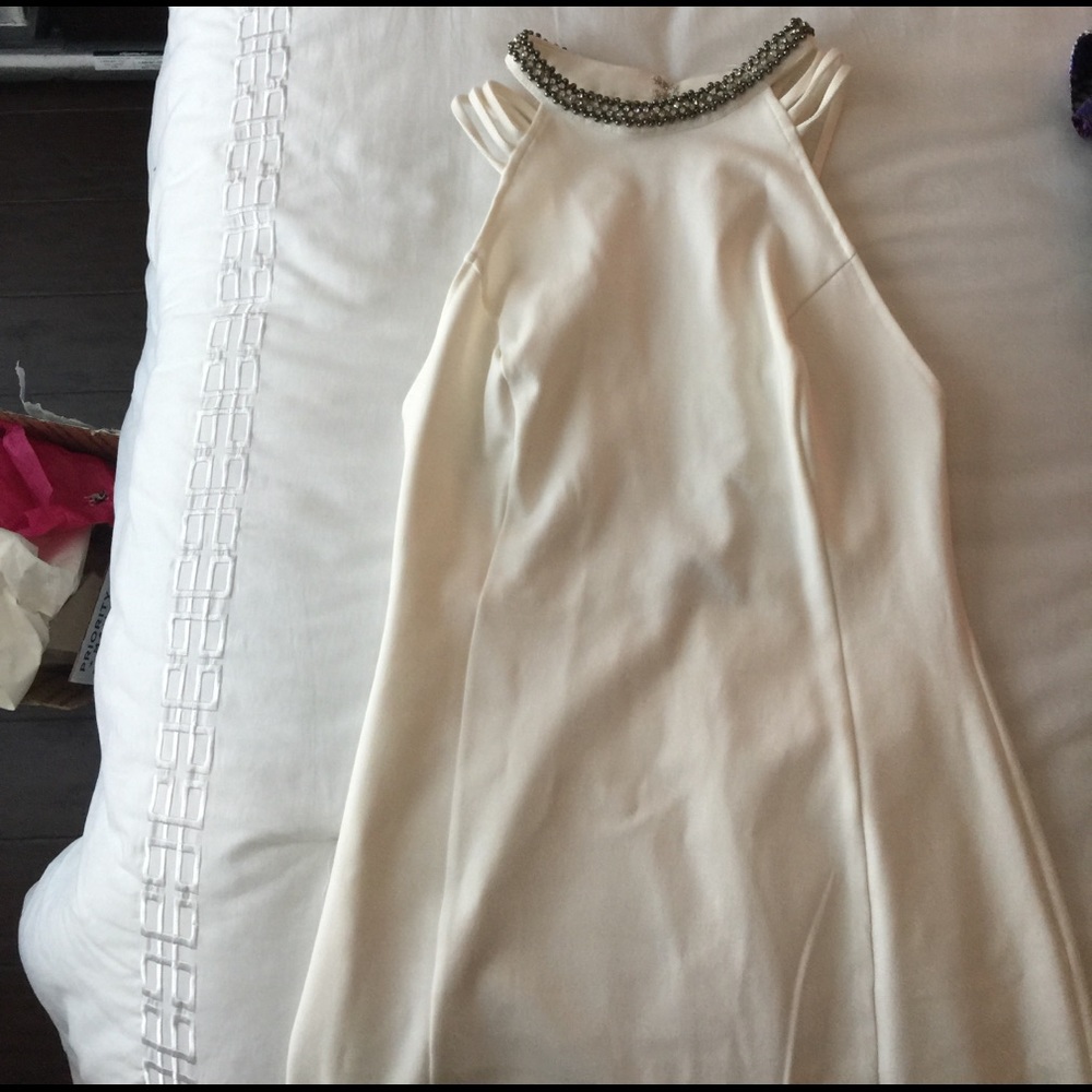 Beautiful white dress by guess