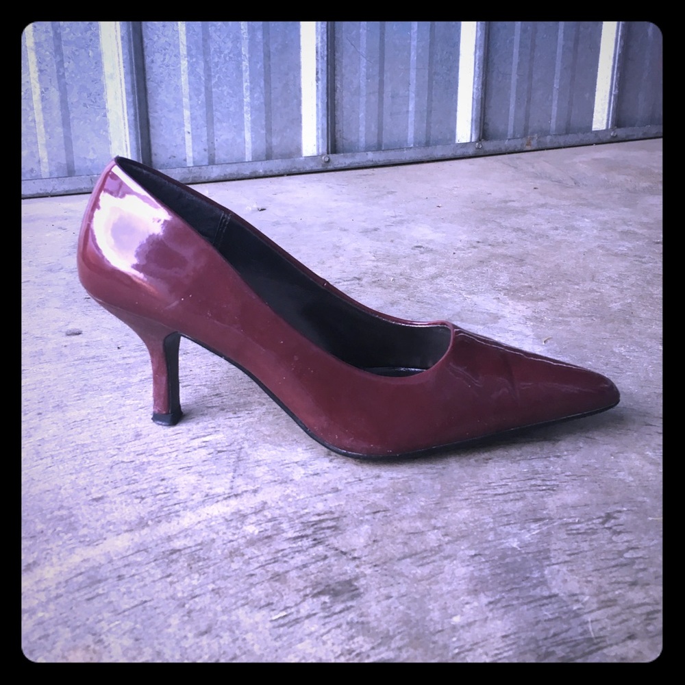 Rampage burgundy Low heel pumps size 7