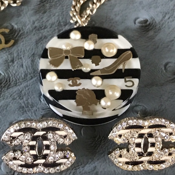 CHANEL Pendant necklace & earring set AUTHENTIC - Picture 8 of 8