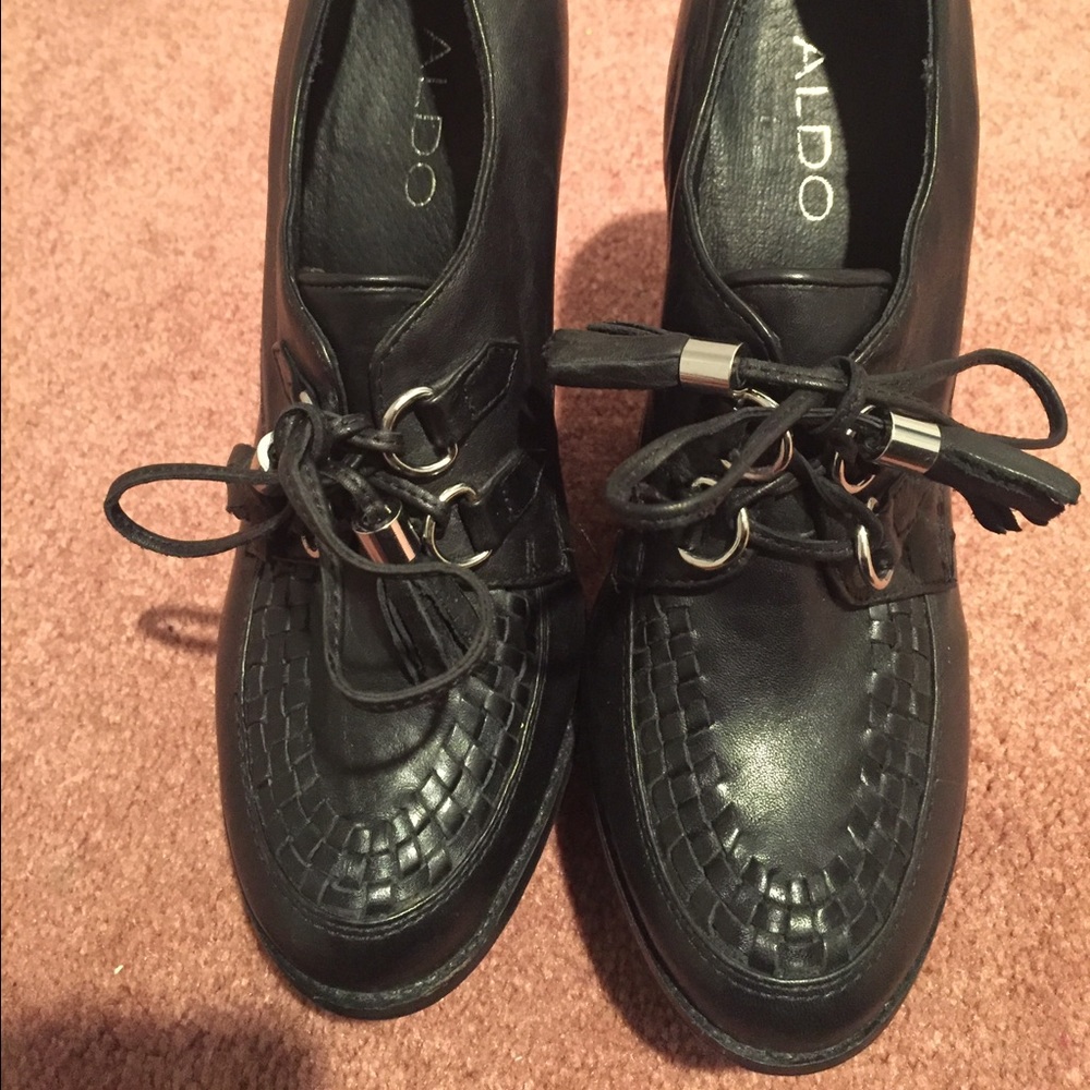 Black Leather Aldo lace up woven accent wedges!