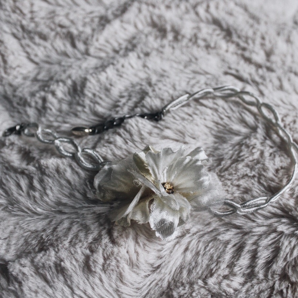 White Flower Choker